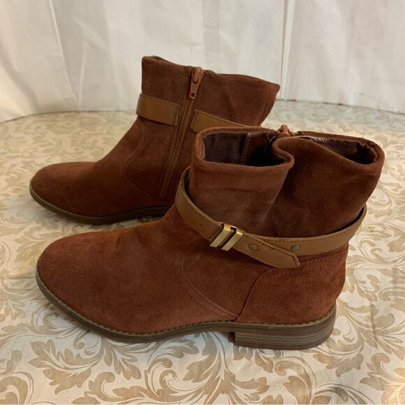 Clarks Ankle Boots ‘Camzin Strap’ Mahogany Suede Leather Ankle Boot Sz 7.5 NWT - Picture 2 of 9